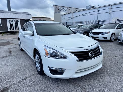 Used 2014 Nissan Altima 2.5 S w/ Display Audio Package image 2