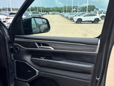 Used 2024 Jeep Wagoneer L Series II w/ Flexible Seating Group AWD/4WD image 12