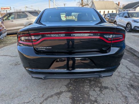 Used 2015 Dodge Charger SE image 4