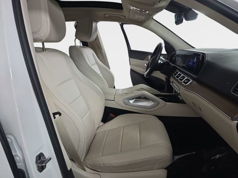 Used 2023 Mercedes-Benz GLS 450 4MATIC image 10