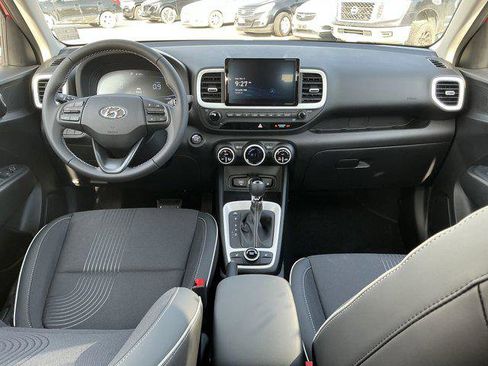 New 2025 Hyundai Venue Limited image 5