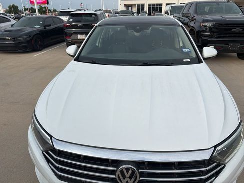 Used 2019 Volkswagen Jetta SEL image 3