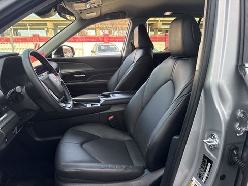 Used 2025 Toyota Grand Highlander XLE image 26
