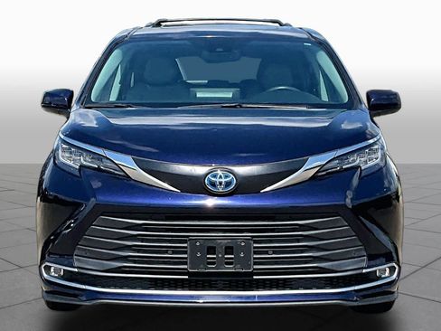 Used 2021 Toyota Sienna XLE FWD image 4
