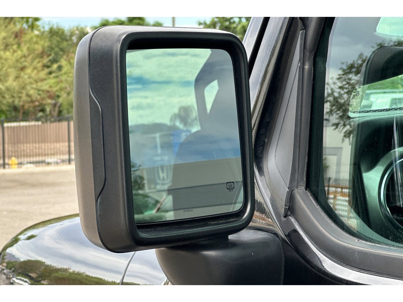 Used 2018 Jeep Wrangler Unlimited Sahara AWD/4WD image 11