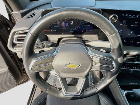 Used 2025 Chevrolet Traverse LT FWD image 39