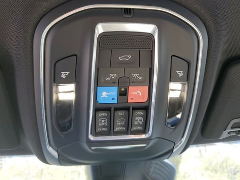 New 2025 Jeep Grand Cherokee Limited w/ Luxury Tech Group II image 18