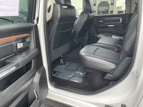Used 2018 RAM 1500 Laramie w/ Convenience Group AWD/4WD image 28