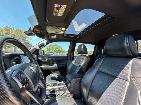 Used 2018 Toyota Tacoma TRD Sport w/ TRD Premium Sport Package image 12