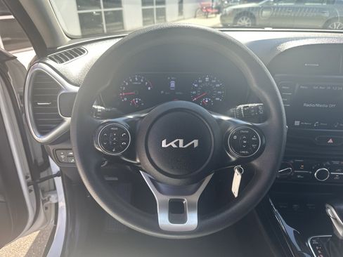 Used 2022 Kia Soul LX w/ Technology Package image 11