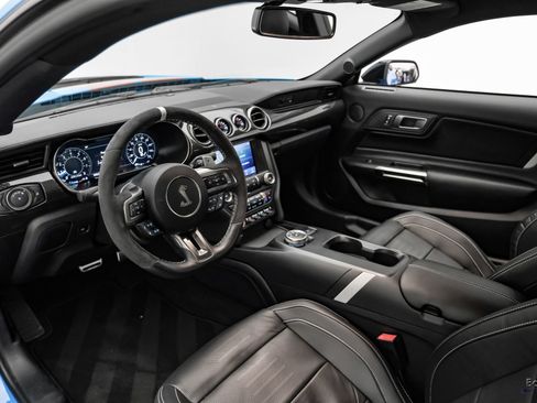 Used 2022 Ford Mustang Shelby GT500 w/ Technology Package RWD image 3
