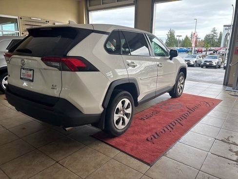 Used 2022 Toyota RAV4 LE image 10