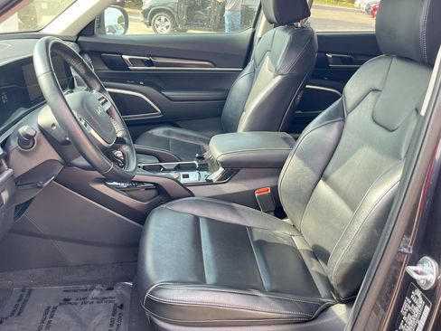 Used 2025 Kia Telluride S FWD image 25