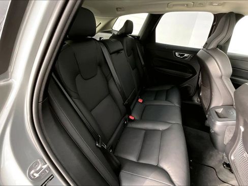 Used 2025 Volvo XC60 B5 Plus image 36
