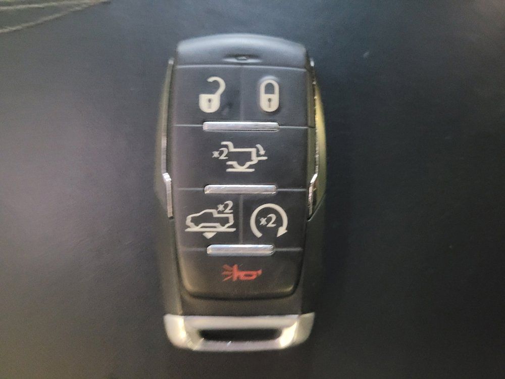 Used 2020 RAM 1500 Limited w/ Black Appearance Package AWD/4WD image 32
