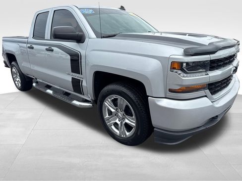 Used 2018 Chevrolet Silverado 1500 Custom w/ Custom Value Package RWD image 8
