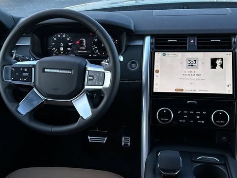New 2025 Land Rover Discovery Dynamic SE AWD/4WD image 14