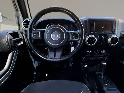 Used 2016 Jeep Wrangler Unlimited Sahara AWD/4WD image 8