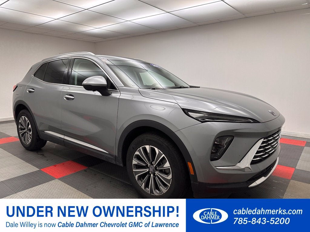 Used 2024 Buick Envision Preferred AWD/4WD image 1