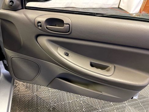 Used 2004 Dodge Stratus SE image 14