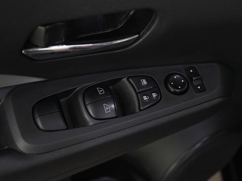Used 2022 Nissan Kicks SR w/ Premium Package FWD image 19