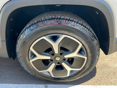 Used 2022 Rivian R1T Adventure image 13