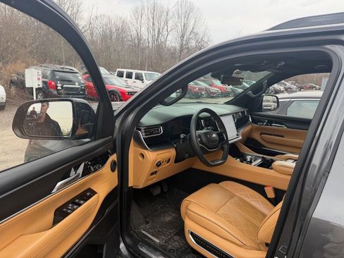 Used 2024 Jeep Grand Wagoneer Series III w/ Rear Seat Video Group 1 image 6