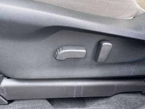 Used 2024 Subaru Ascent Premium w/ Convenience Package image 19