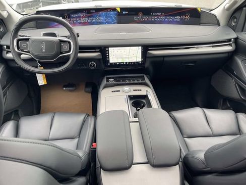 New 2026 Lincoln Navigator L Reserve AWD/4WD image 16