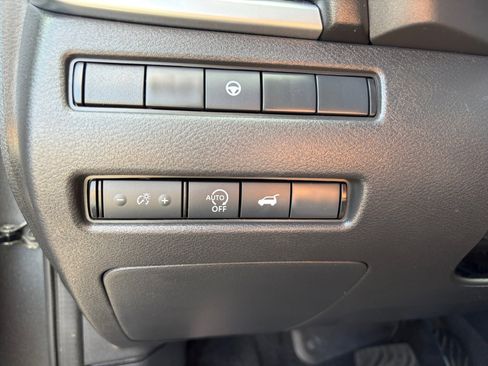 Used 2025 Nissan Rogue SV AWD/4WD image 12