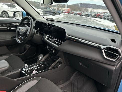 Used 2025 Chevrolet TrailBlazer LT w/ Convenience Package image 15