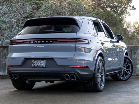 New 2025 Porsche Cayenne E-Hybrid image 11