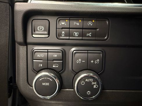 Used 2025 Chevrolet Tahoe LT AWD/4WD image 15