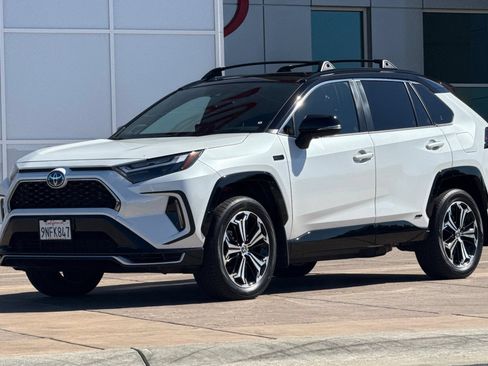 Used 2024 Toyota RAV4 XSE w/ Premium Package AWD/4WD image 8