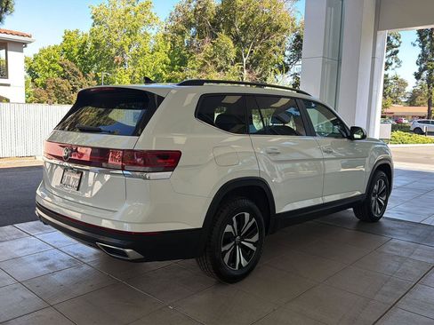 Certified 2024 Volkswagen Atlas SE FWD image 5