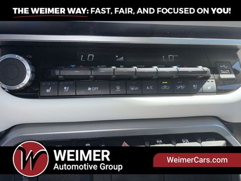 Used 2025 Toyota Tundra Capstone AWD/4WD image 38