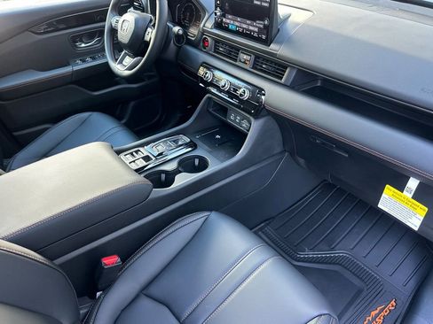 New 2025 Honda Pilot TrailSport image 14