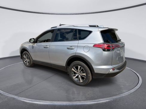 Used 2016 Toyota RAV4 XLE AWD/4WD image 3