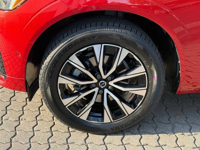 Certified 2024 Volvo XC60 B5 Plus AWD/4WD image 11