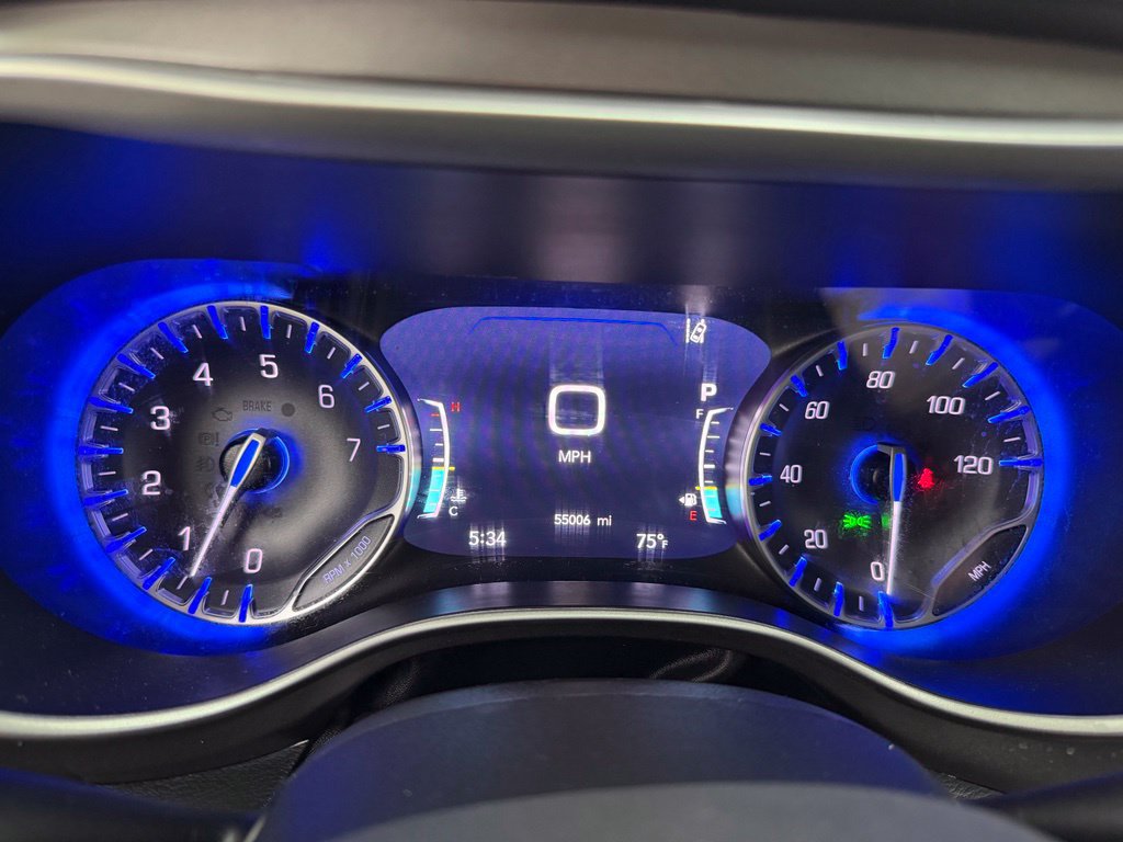 Used 2024 Chrysler Pacifica Touring-L FWD image 24