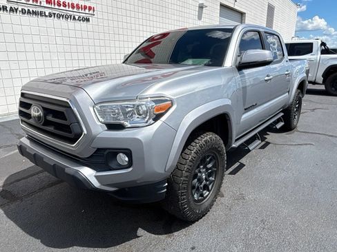 Used 2021 Toyota Tacoma SR5 w/ Technology Package AWD/4WD image 1