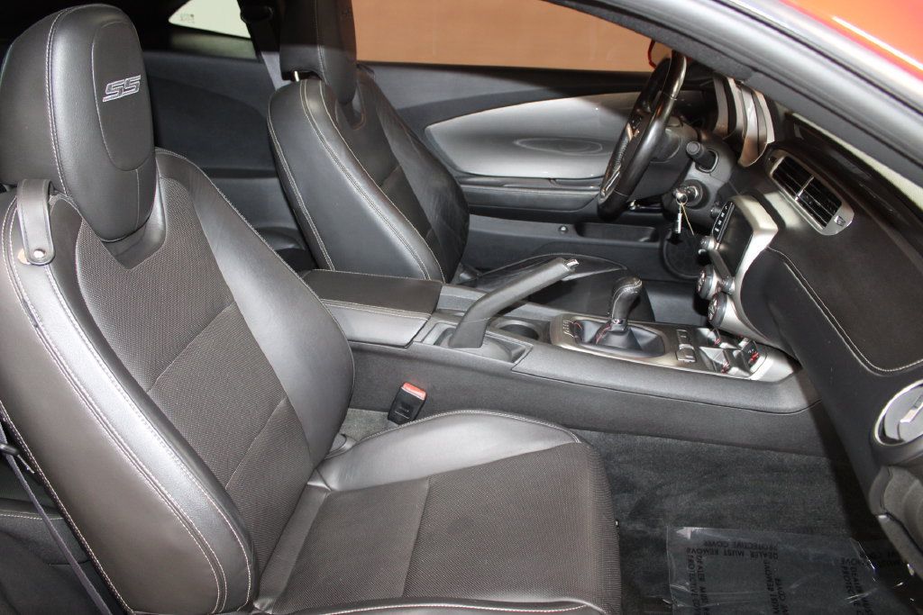 Used 2015 Chevrolet Camaro SS RWD image 23