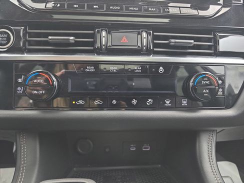 Used 2023 Nissan Pathfinder Platinum FWD image 27