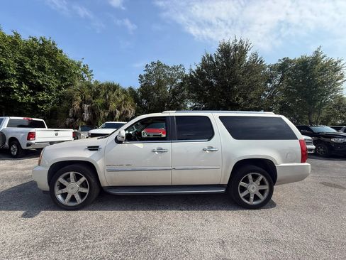 Used 2013 Cadillac Escalade ESV Luxury AWD/4WD image 5
