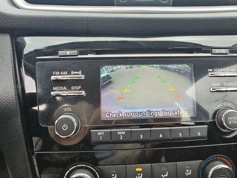 Used 2015 Nissan Rogue S AWD/4WD image 19