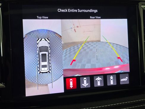 Used 2022 Chrysler Pacifica Limited w/ Uconnect Theater Family Group FWD image 27
