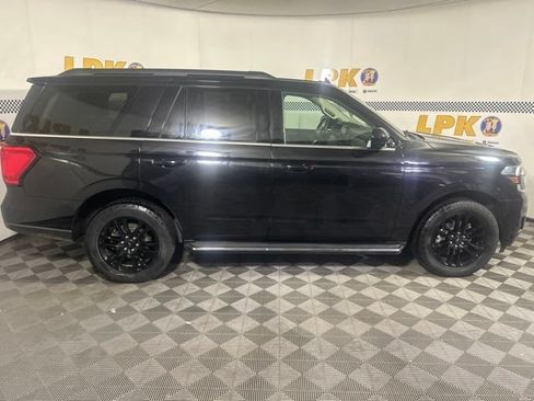 Used 2022 Ford Expedition XLT RWD image 2