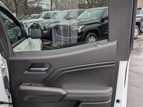 Used 2023 GMC Canyon Elevation w/ Elevation Premium Package image 16