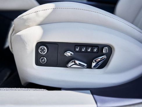 Used 2024 Bentley Flying Spur V8 image 34