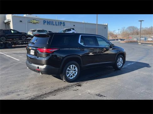 Used 2023 Chevrolet Traverse LS image 8